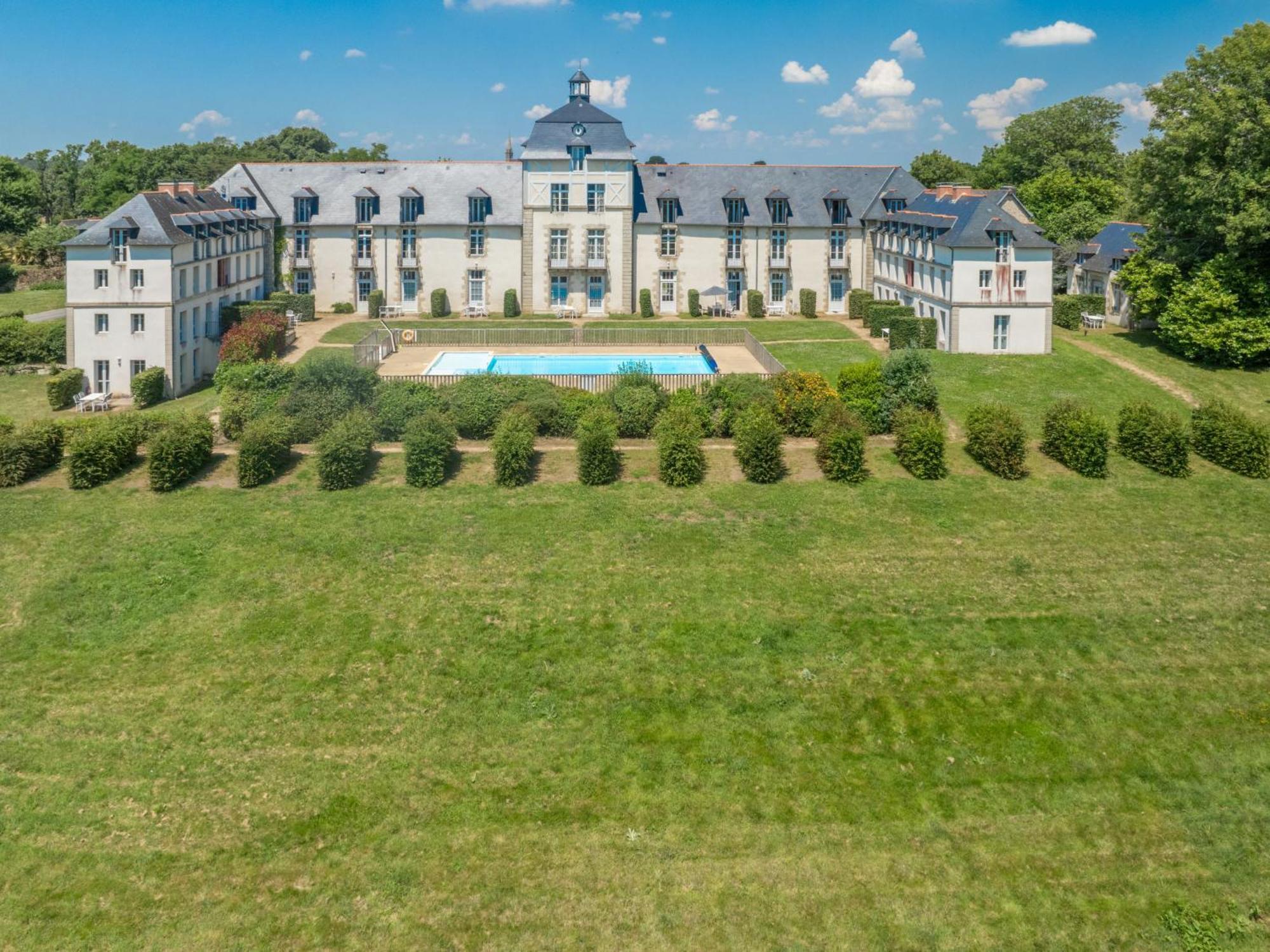 Apartment Chateau De Kergonano-16 By Interhome 巴登 外观 照片