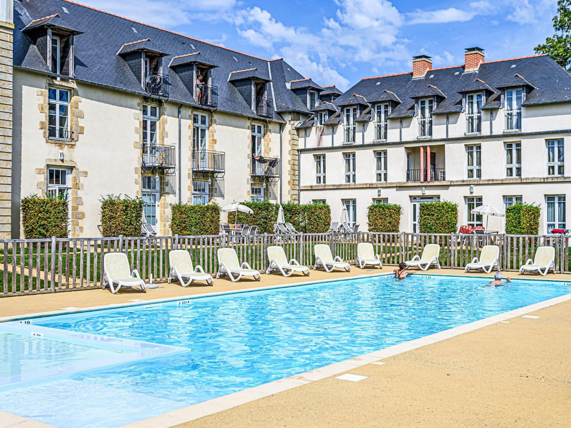 Apartment Chateau De Kergonano-16 By Interhome 巴登 外观 照片