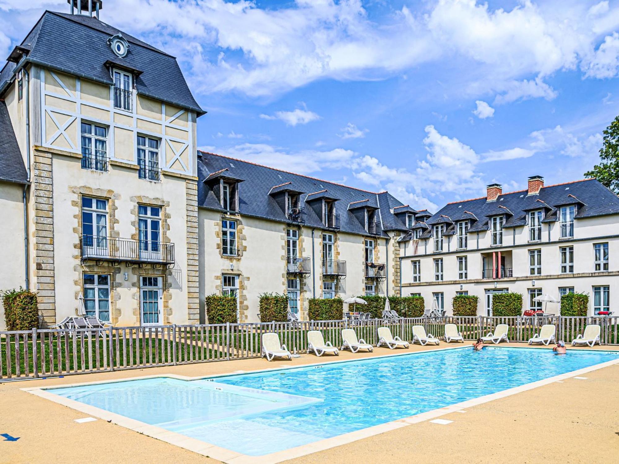 Apartment Chateau De Kergonano-16 By Interhome 巴登 外观 照片